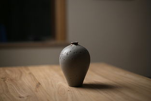 器世界中的诗意栖居 游佳粗陶花插与家居插花艺术浅谈